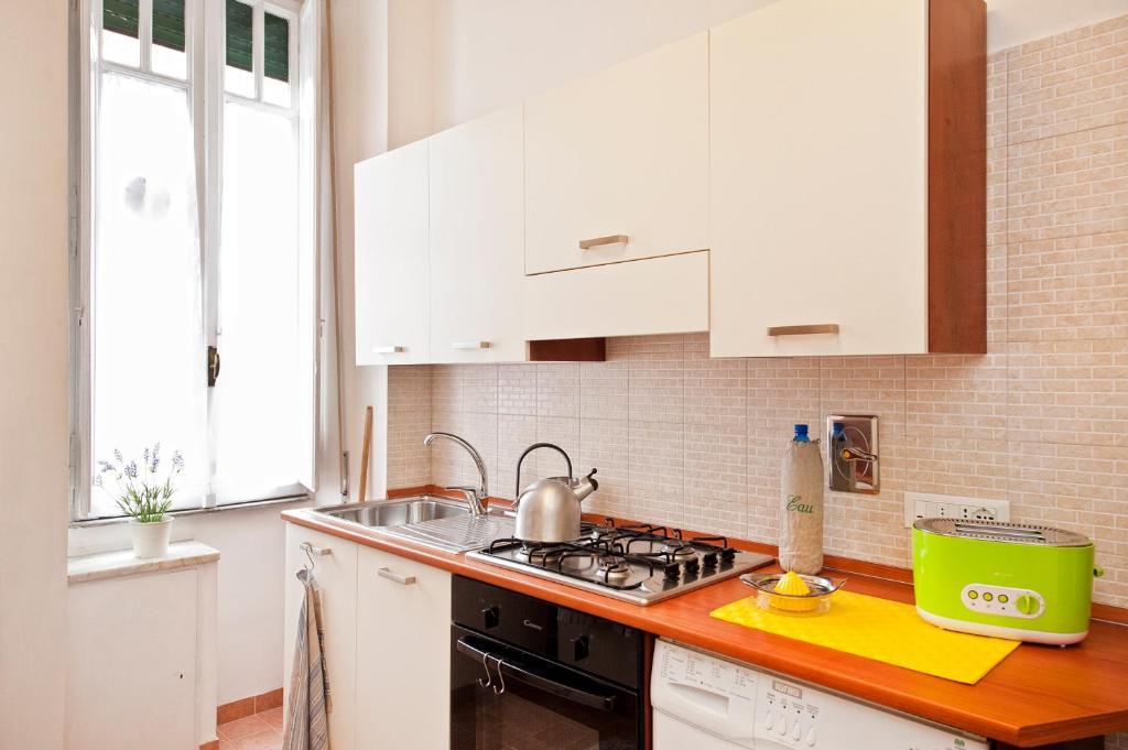 Opera Inn Suites - Rooms And Apartments โรม ภายนอก รูปภาพ
